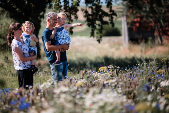 Fokus auf Gesicht vom Kind, dass in die Landschaft zeigt - Single Spot AF - Canon EOS R mit EF 135mm 2.0 L USM