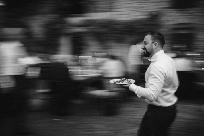 ISO Wert in der Fotografie - einfach erklärt für Anfänger - hochzeit fotografieren abendessen