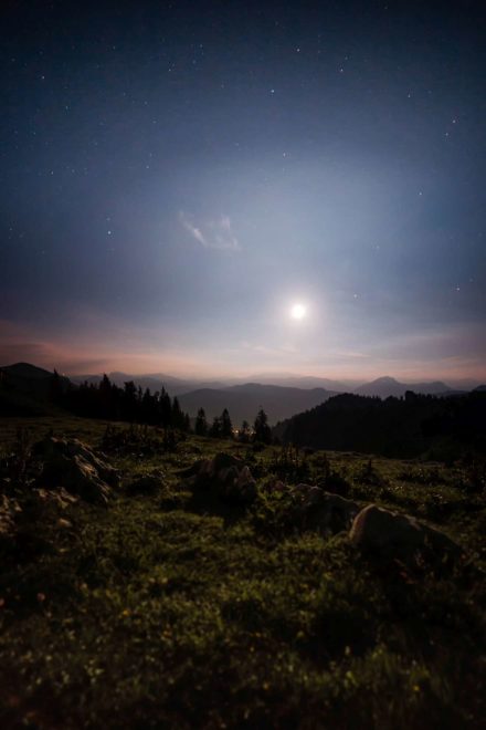 Mondfoto mit Landschaft