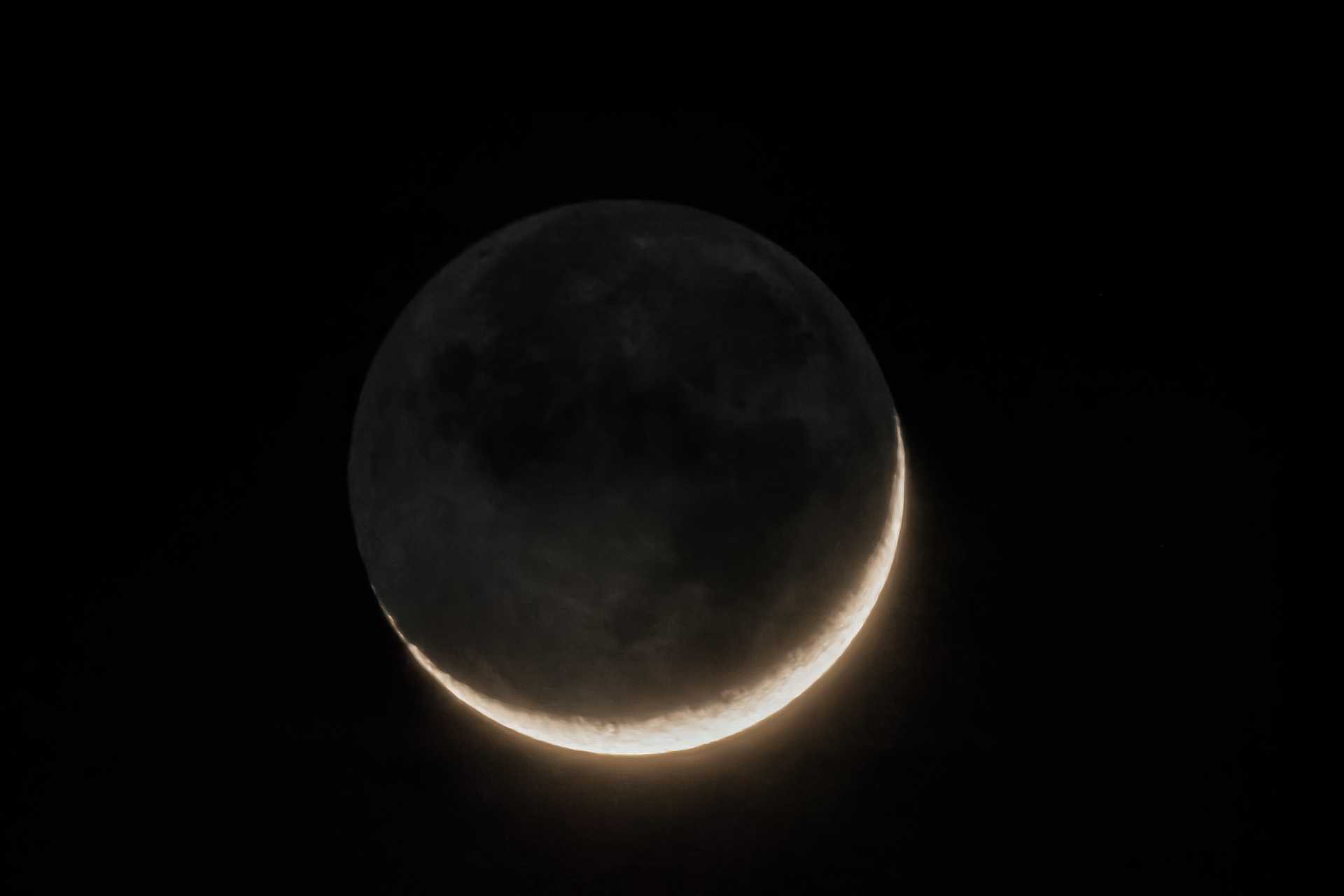 Mond scharf abgebildet – manueller Fokus über Live-View
